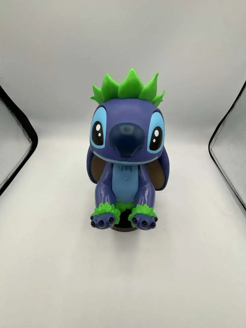 Disney Cable Guys Hula Stitch Phone And Controller Holder